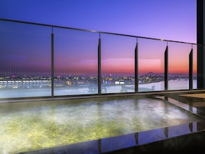 A panoramic view from a high-rise building with a glass railing overlooking a cityscape at dusk. - Hotel Villa Fontaine Premier Haneda Airport - Directly connected to Haneda Airport Terminal 3 (Tokyo)