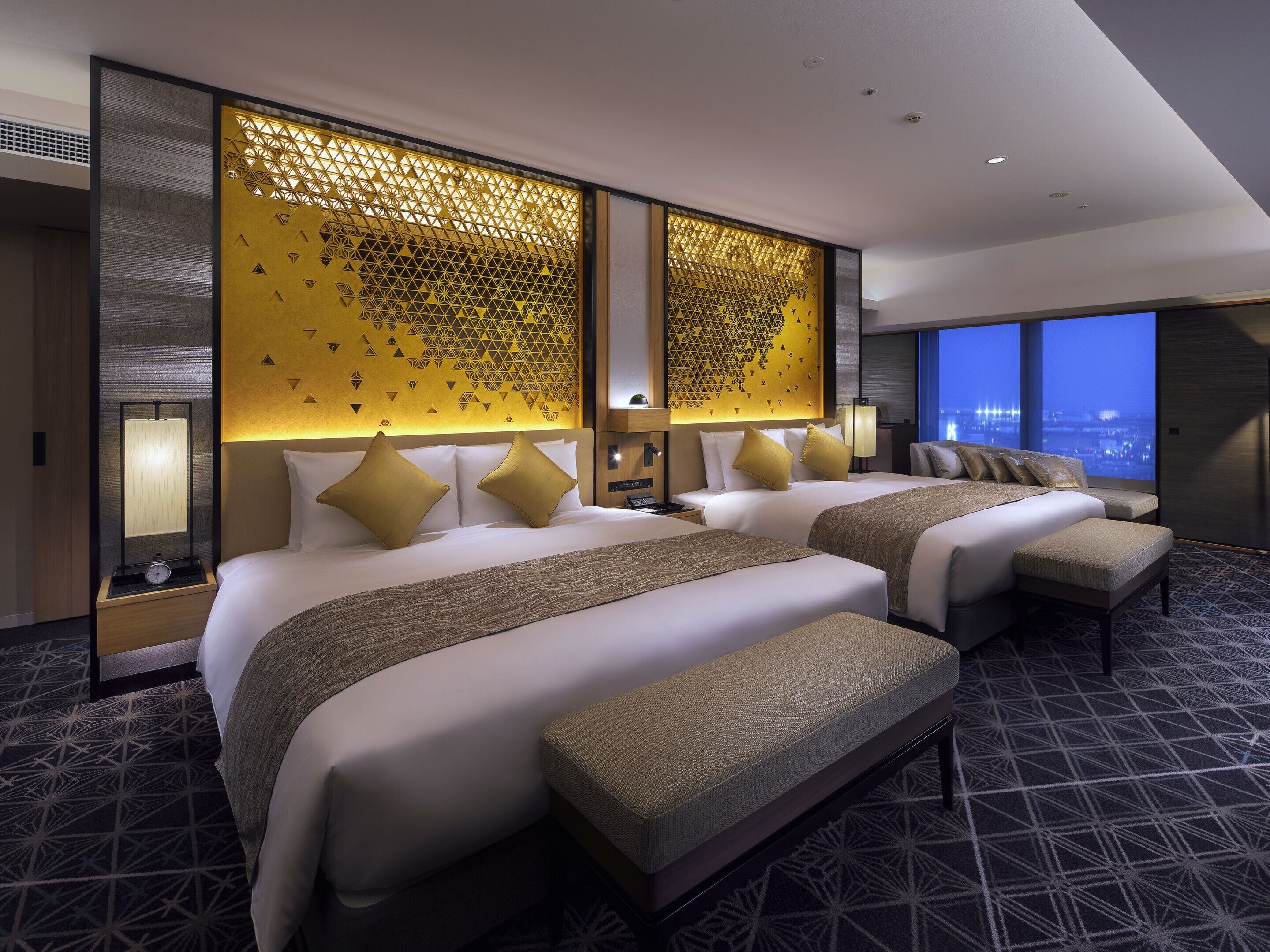 Fontaine Suite, Non Smoking, River View | Down duvets, minibar, in-room safe, desk