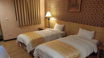 Twin Room, 2 Twin Beds | WiFi (free), bed sheets