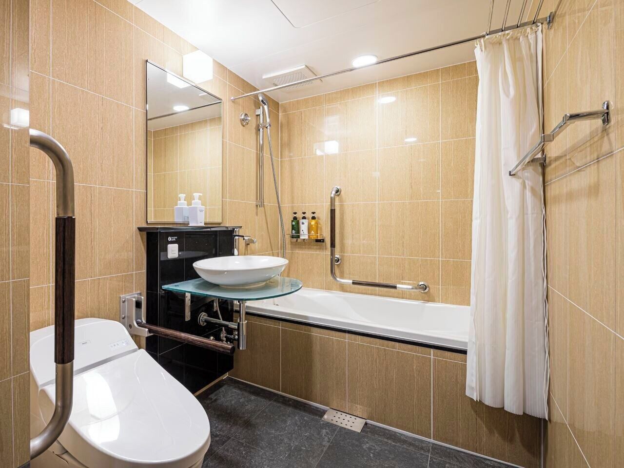 deluxe twin room, 2 bedrooms, non smoking | bathroom | combined shower/bathtub, eco-friendly toiletries, hair dryer, slippers