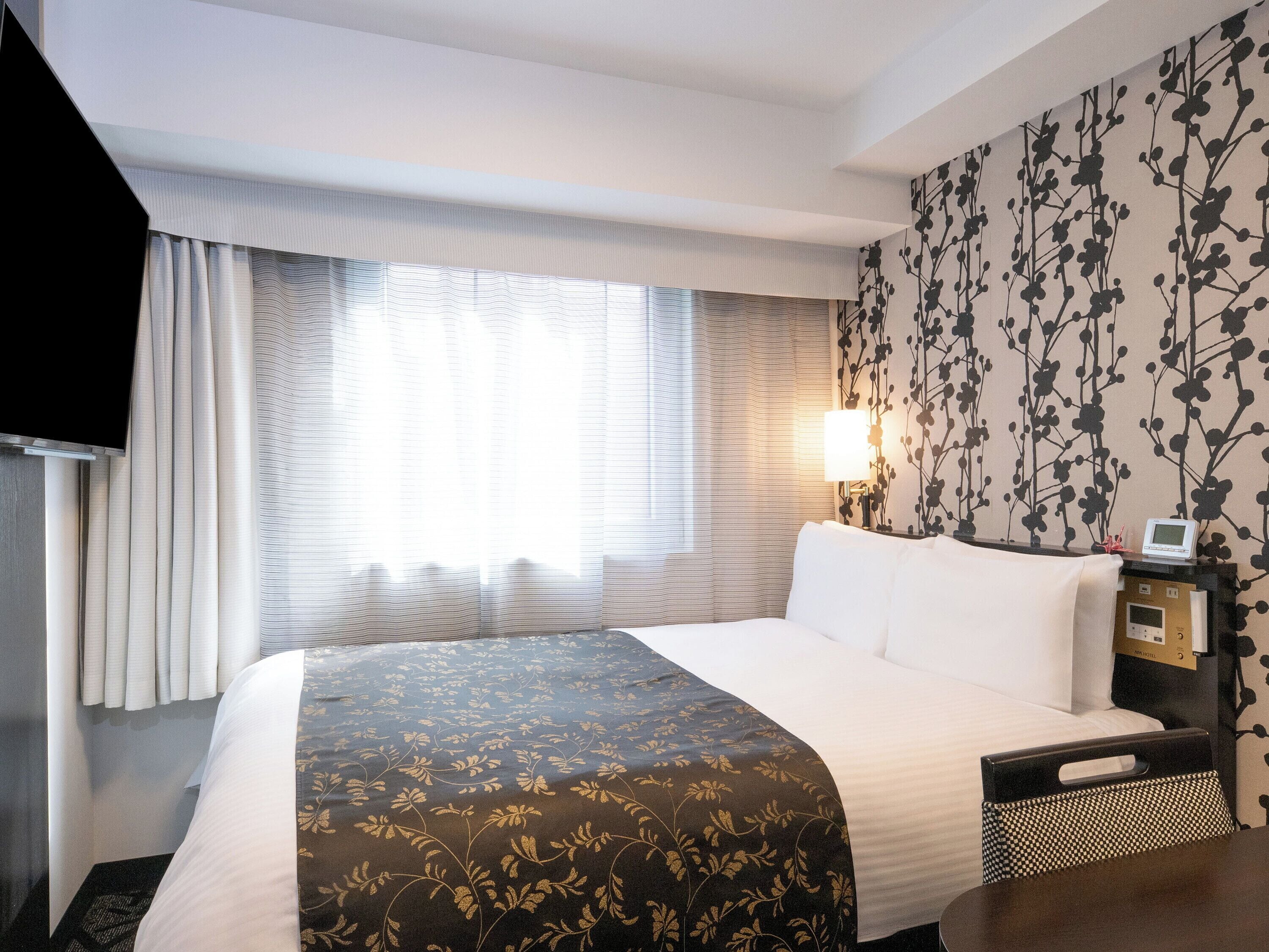 Camera Standard (for 2 Guests) | Copriletto in piuma, una scrivania, tende oscuranti, Wi-Fi gratuito