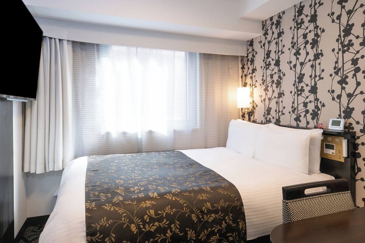 Camera Standard (for 2 Guests) | Copriletto in piuma, una scrivania, tende oscuranti, Wi-Fi gratuito