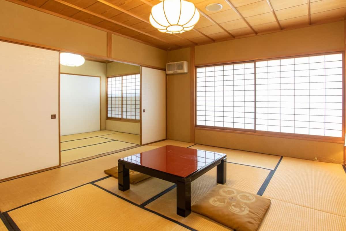 Traditionele kamer (Superior Japanese Style) | Een bureau, geluiddichte muren, gratis wifi, beddengoed
