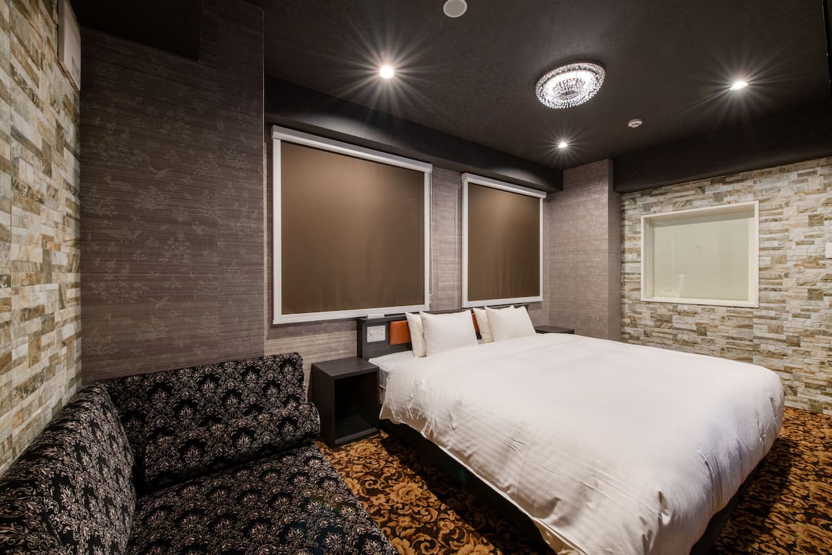 executive king room | 1 bedroom, down duvets, desk, laptop workspace