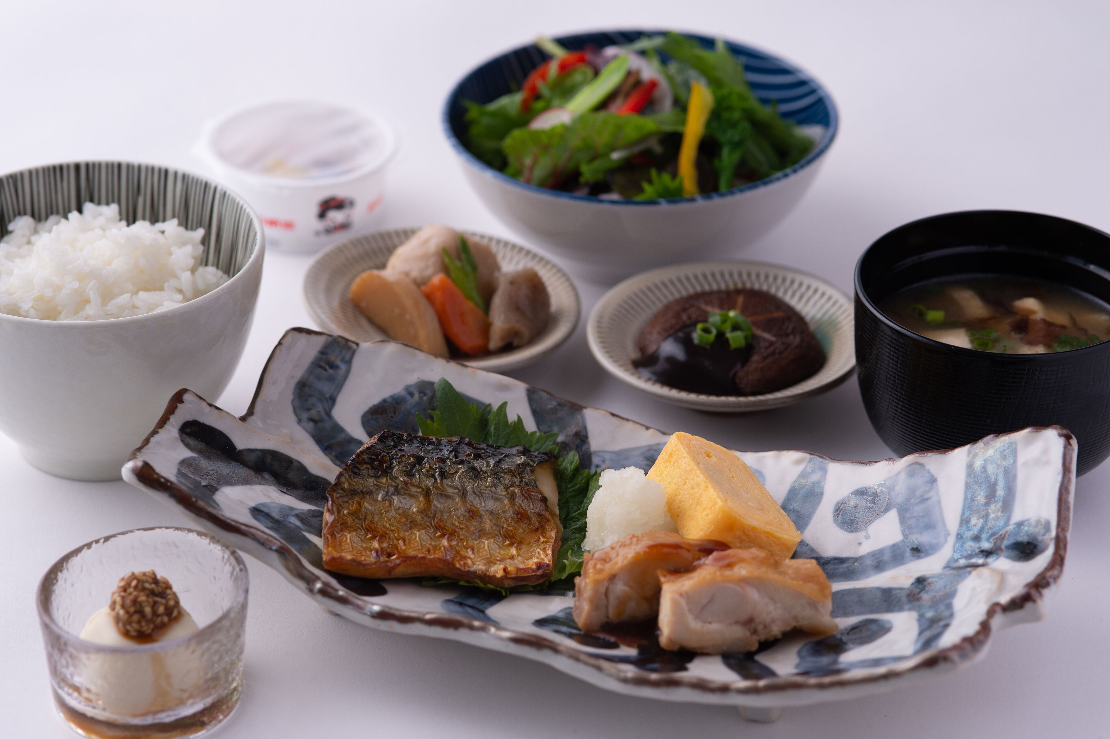 daily buffet breakfast (jpy 1300 per person)