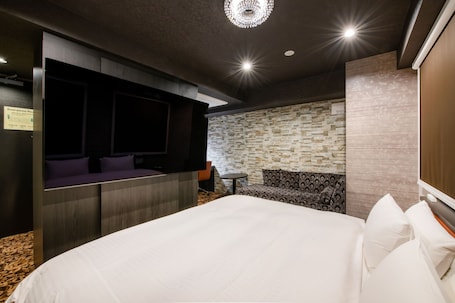 行政客房, 1 张特大床 | 羽绒被、办公桌、笔记本电脑工作区、遮光窗帘