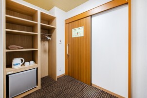 客房 | 羽绒被、办公桌、笔记本电脑工作区、遮光窗帘