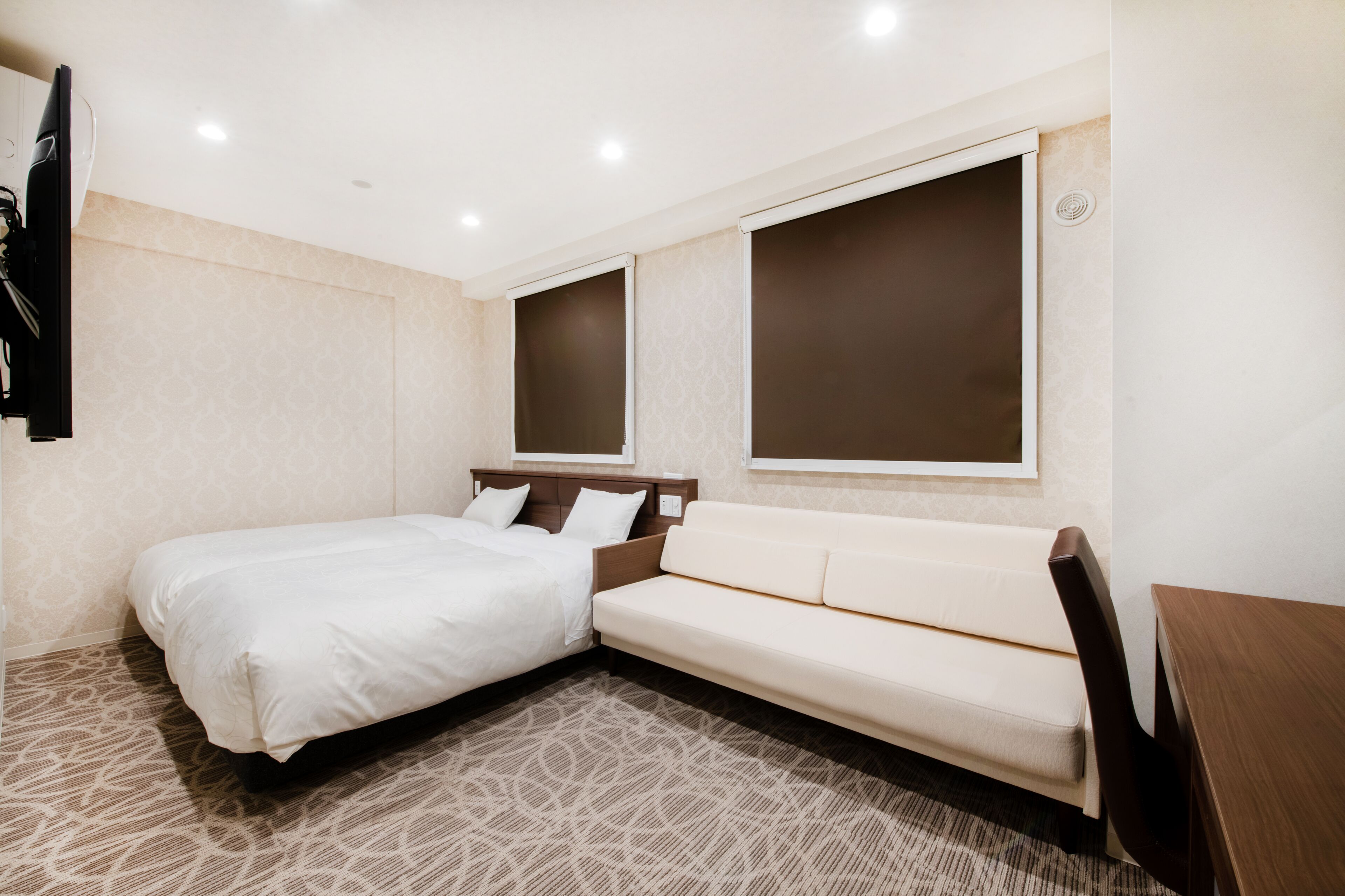 Triple Room | Down comforters, desk, laptop workspace, blackout drapes