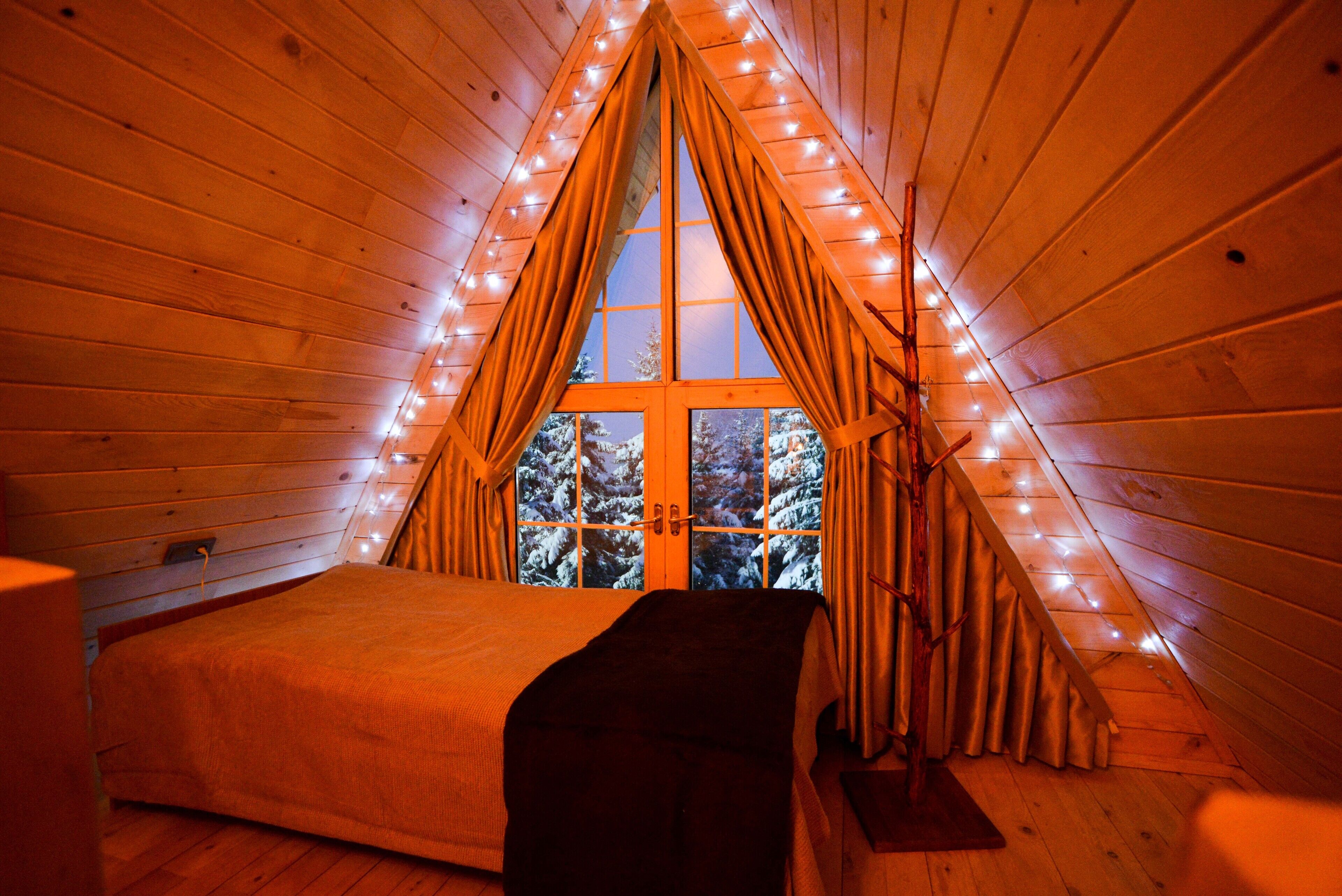 Standard Bungalow | Premium bedding, desk, bed sheets