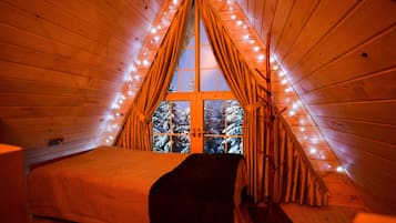 Standard-bungalow | Ylelliset vuodevaatteet, työpöytä, vuodevaatteet