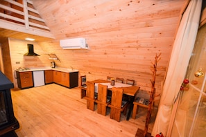 Petit déjeuner, déjeuner et dîner servis sur place