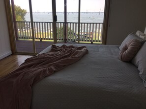 4 bedrooms, desk, iron/ironing board, travel cot