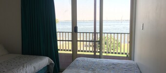 Lakehouse At Mulwala - Two jetties and private boat ramp