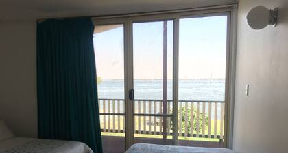 Lakehouse At Mulwala - Two jetties and private boat ramp