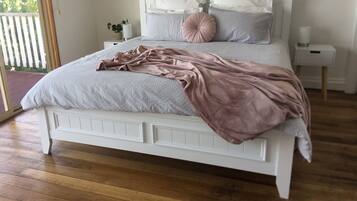 4 bedrooms, desk, iron/ironing board, travel cot