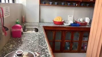 Fridge, blender, cookware/dishes/utensils