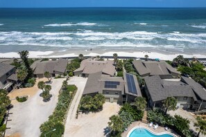 Una spiaggia nelle vicinanze
