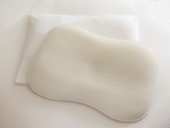 A white pillow and a folded white sheet on a bed. - APA Hotel Hitachinaka Katsuta-Ekimae (Hitachinaka)