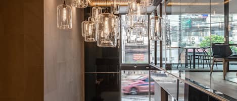 Breakfast, lunch, dinner served; international cuisine