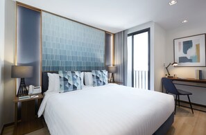 Minibar, caja de seguridad en la habitación y cortinas blackout 