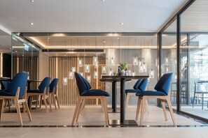 Desayuno buffet diario (THB 400 por persona)