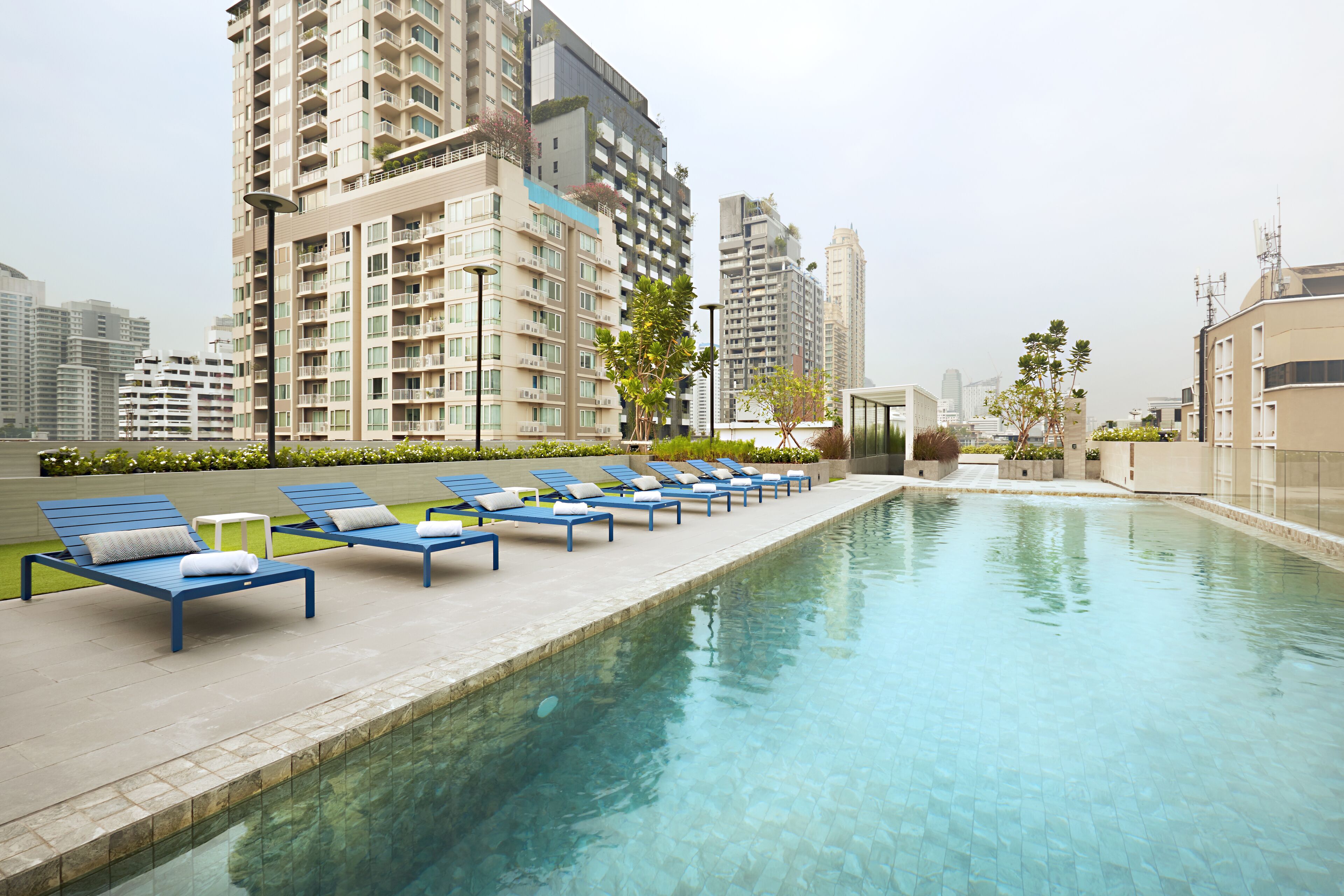 outdoor pool, open 7:30 am to 9:00 pm, pool loungers