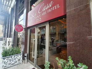 Front of property - La Casa Fountains Square (Baku)