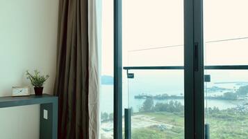 遮光布/窗簾、熨斗/熨衣板、免費無線上網、床單