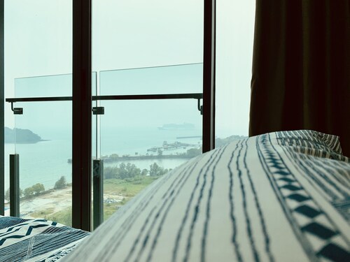 D'wharf Residence PD Waterfront Family Deluxe Suite by AirPlan