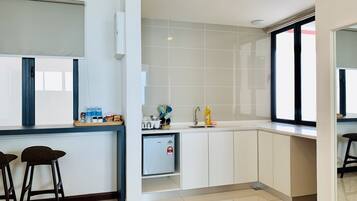 Apartemen Comfort, 1 kamar tidur, pemandangan laut (A - Child) | Dapur kecil pribadi | Lemari es, microwave, dan ketel listrik