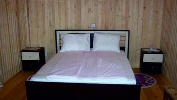 1 habitación, ropa de cama de alta calidad, cubrecamas y minibar