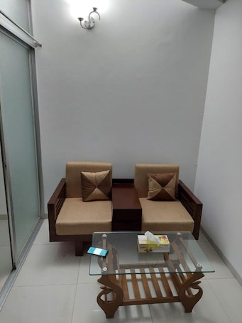 Flat-screen TV, fireplace