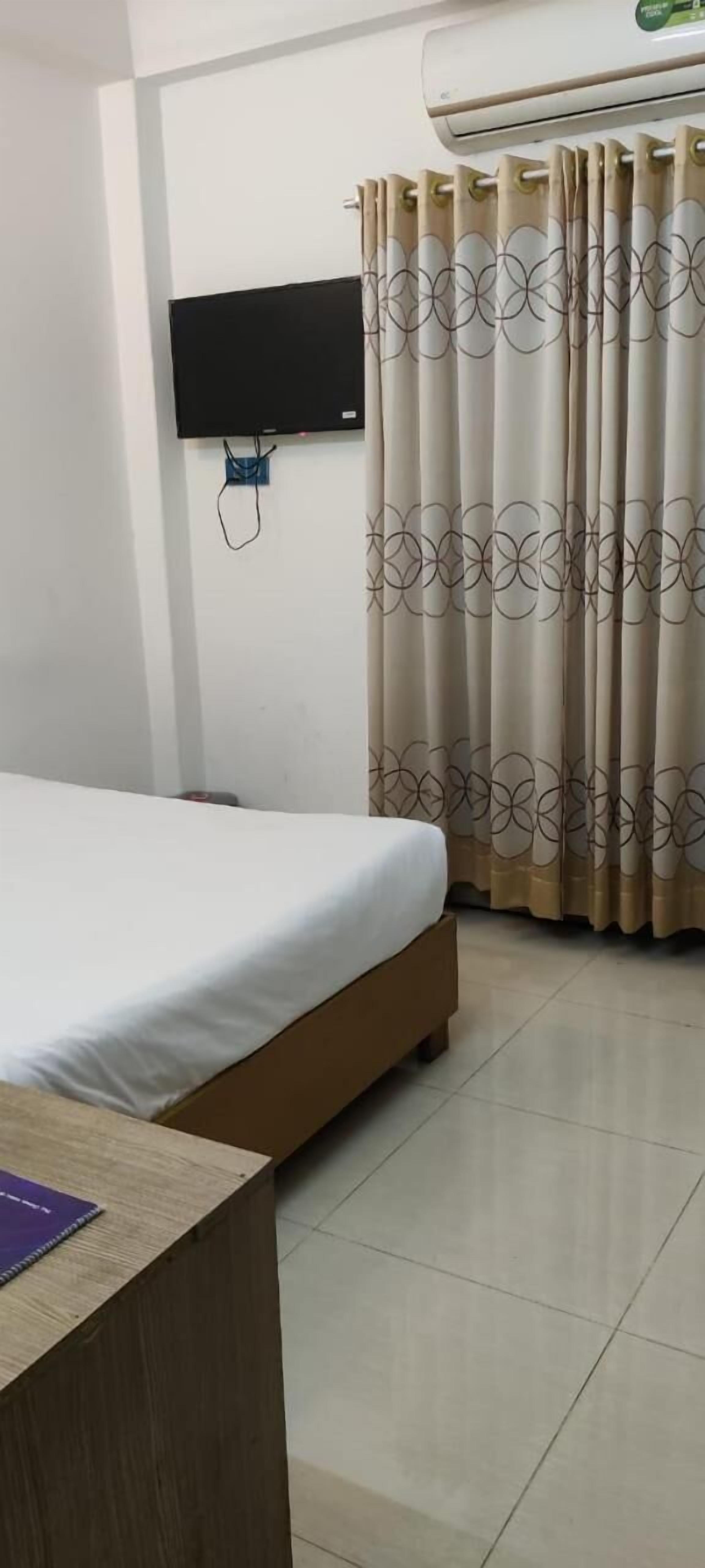 minibar, in-room safe, desk, laptop workspace