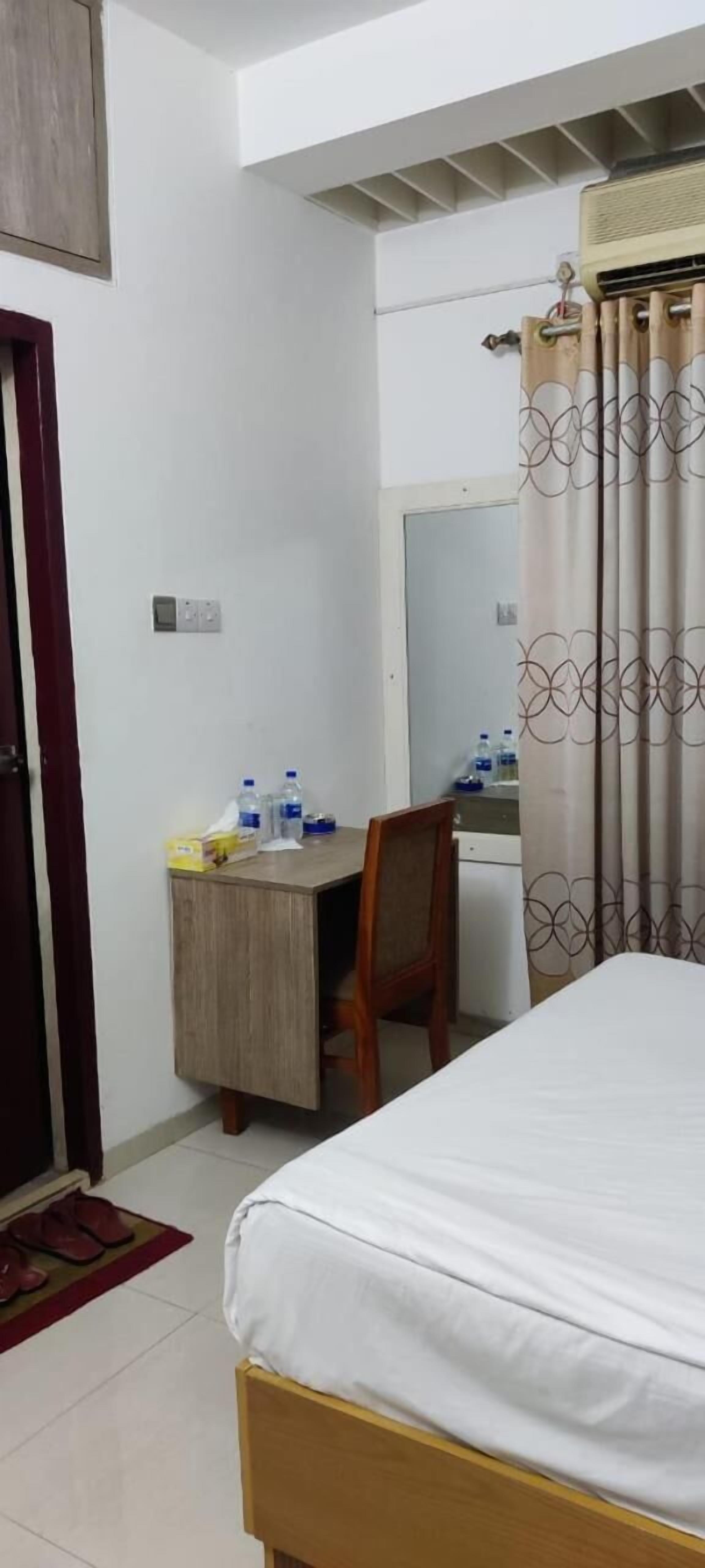 minibar, in-room safe, desk, laptop workspace