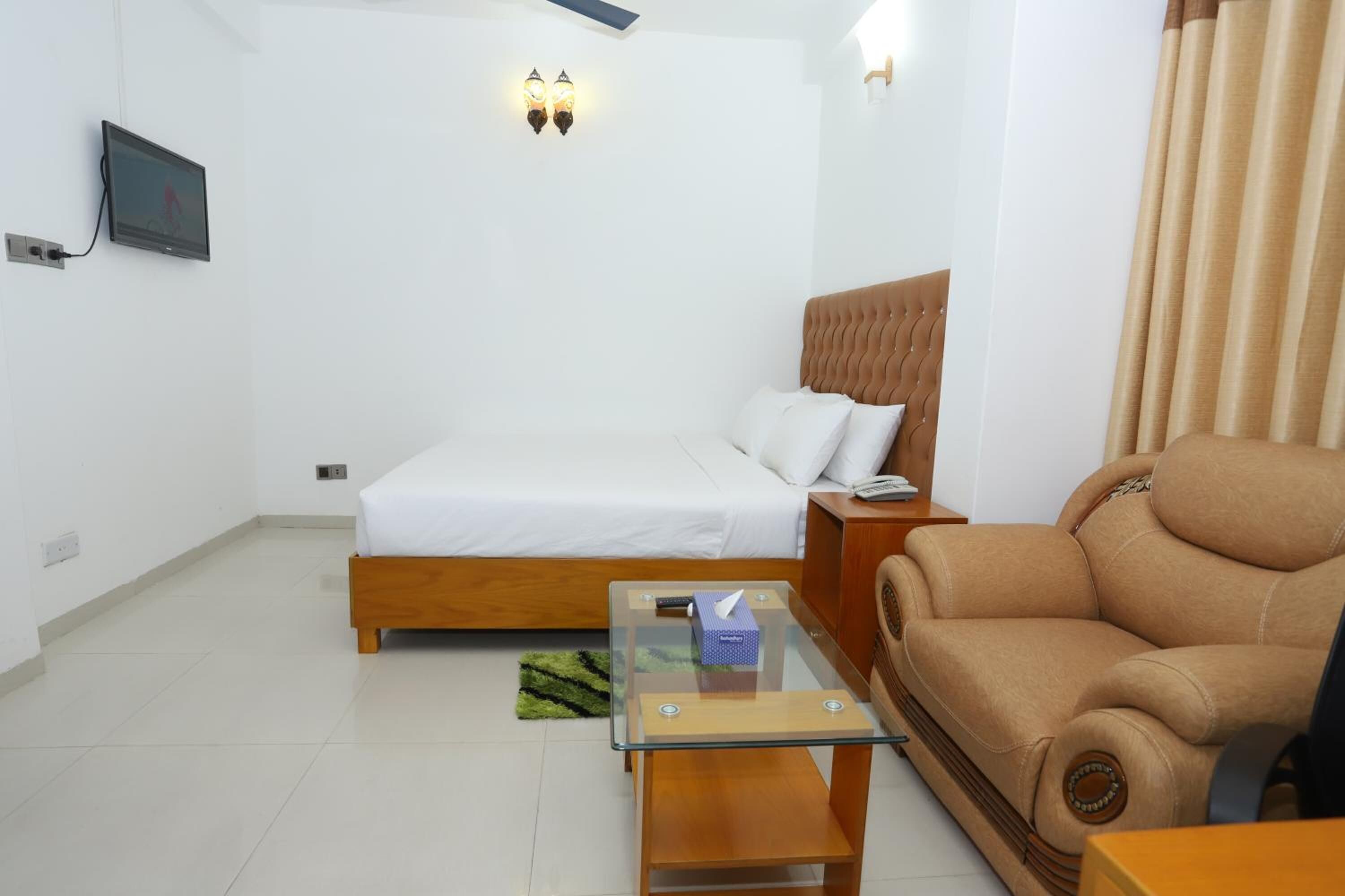 minibar, in-room safe, desk, laptop workspace