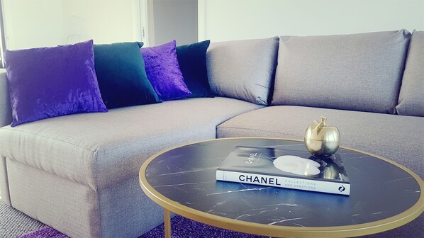 Smart TV, books