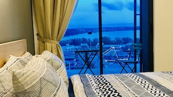 2 bedrooms, blackout drapes, iron/ironing board, free WiFi