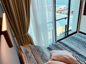 Blackout curtains, iron/ironing board, free WiFi, bed sheets - D'wharf Residence PD Waterfront Family Max Suite by AirPlan (Port Dickson)
