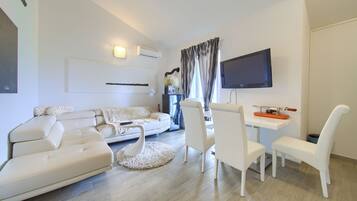 Huoneisto, 2 makuuhuonetta (2. kat) | Ruokasali