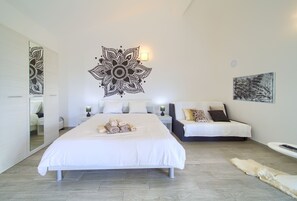 Studio apartment with Sea View | 書桌、摺床/加床 (收費)、免費 Wi-Fi、床單
