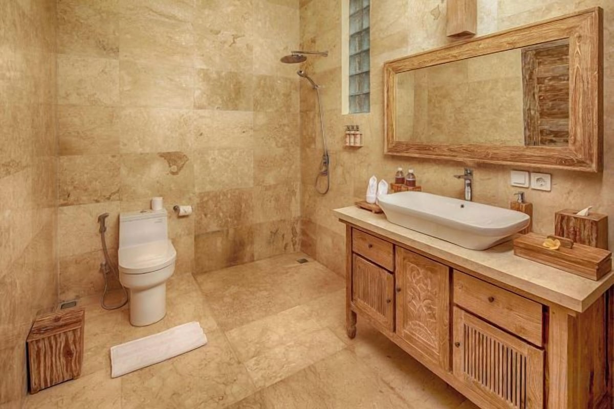 Bagno | Pantofole, bidet, asciugamani, sapone