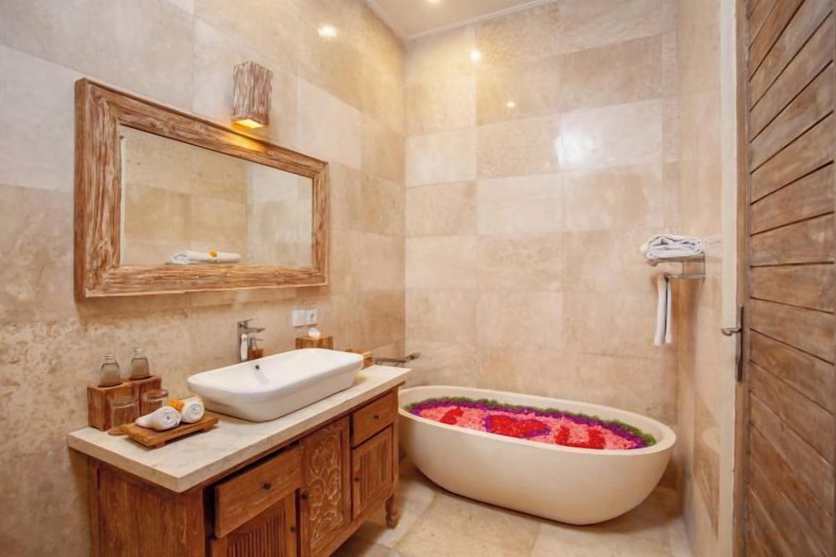 Bagno | Pantofole, bidet, asciugamani, sapone