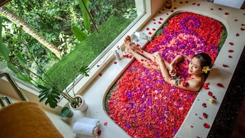 Couples treatment room(s), body treatments, aromatherapy