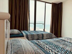 Cortinas opacas, tabla de planchar con plancha, wifi gratis