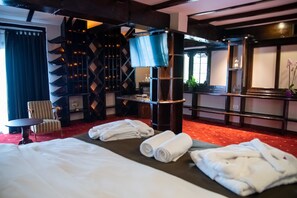 Egyptian cotton sheets, premium bedding, minibar, in-room safe - Bahus Inn (Belgrade)