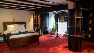 Egyptian cotton sheets, premium bedding, minibar, in-room safe