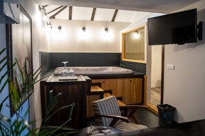 Royal Studio Suite | Jetted tub - Bahus Inn (Belgrade)