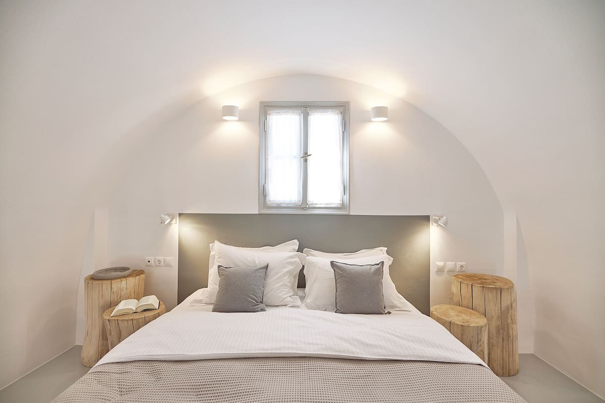1 bedroom, premium bedding, minibar, in-room safe