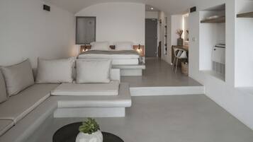 Infinity Residences with Outdoor Hot Tub | Seprai premium, minibar, brankas, dan kedap suara