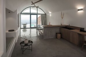 Infinity Residences with Outdoor Hot Tub | 客廳 | 平面電視
